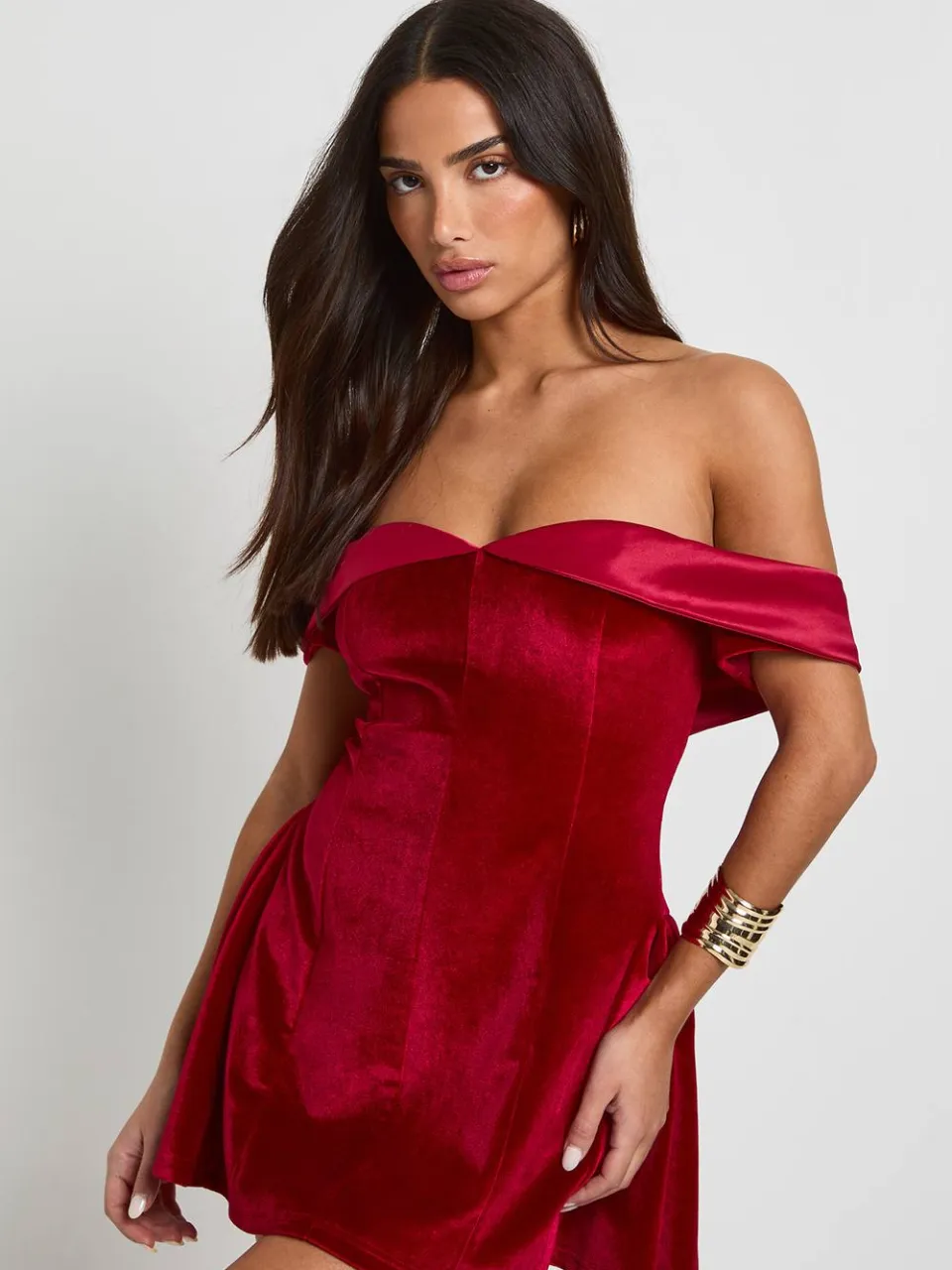boohoo Dames Kleine fluwelen Bardot mini jurk Rood