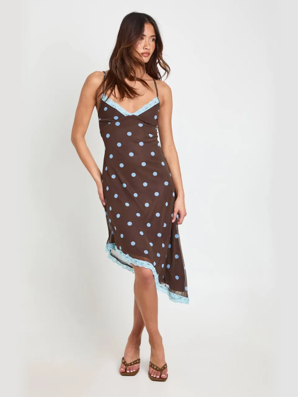 boohoo Dames Midi-jurk Van Mesh Met Stippenprint, Spaghettibandjes En Kantafwerking Chocoladebruin