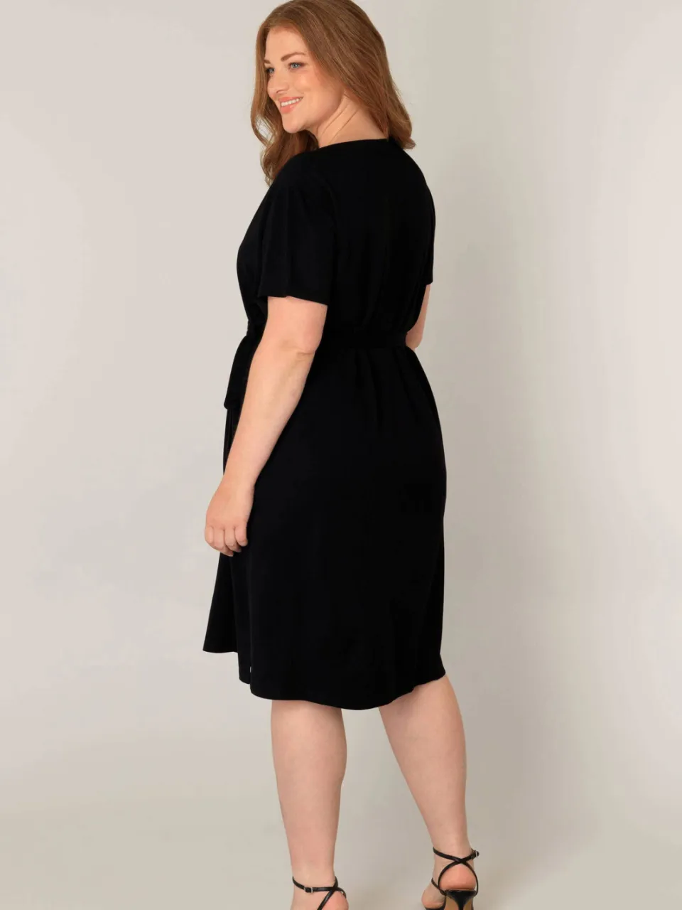 Base Level Curvy jurk met ceintuur zwart, foto 2