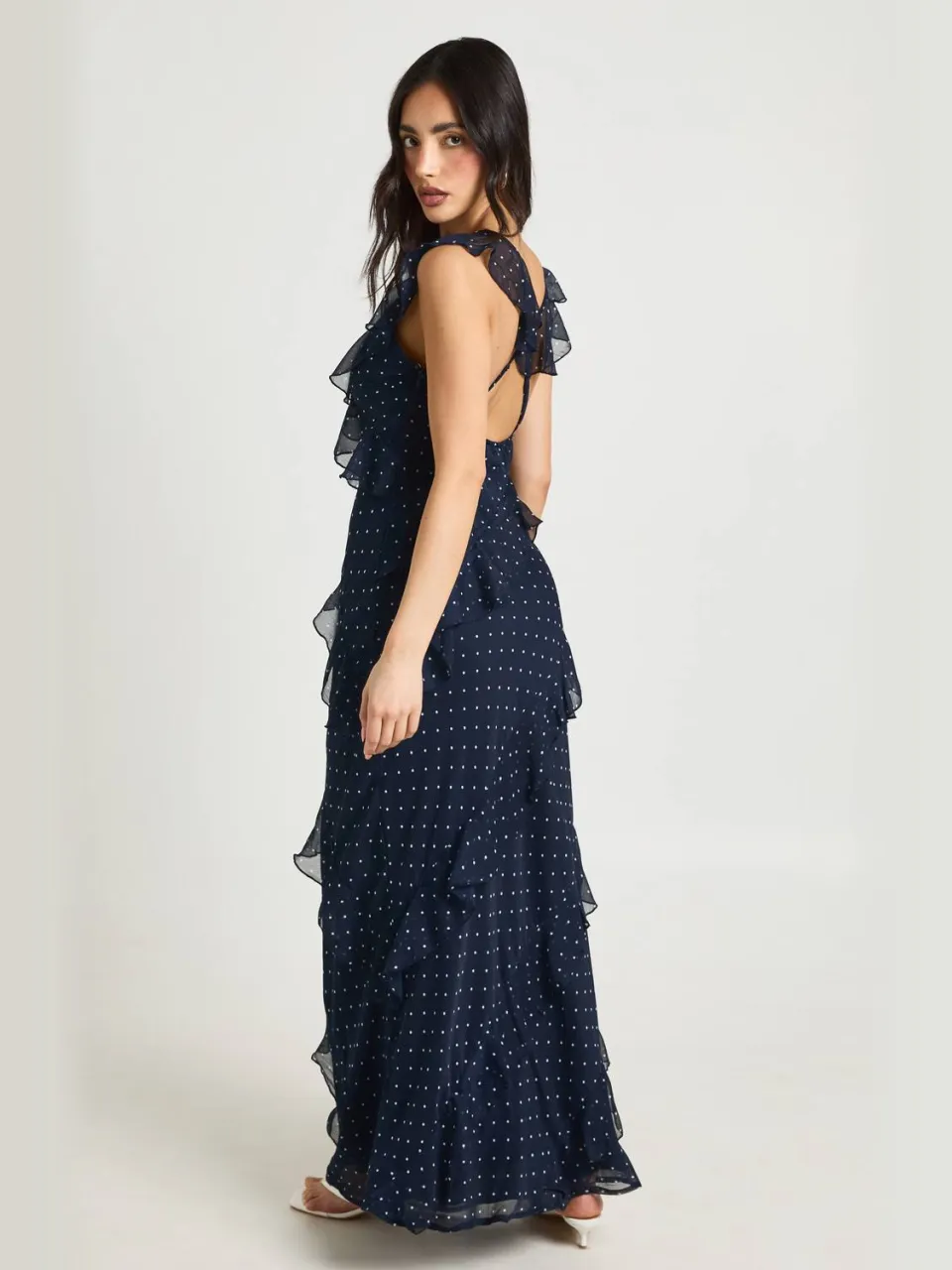boohoo Dames Chiffon Ruffle Polka Dot Bandjes Maxi Jurk marineblauw, foto 2