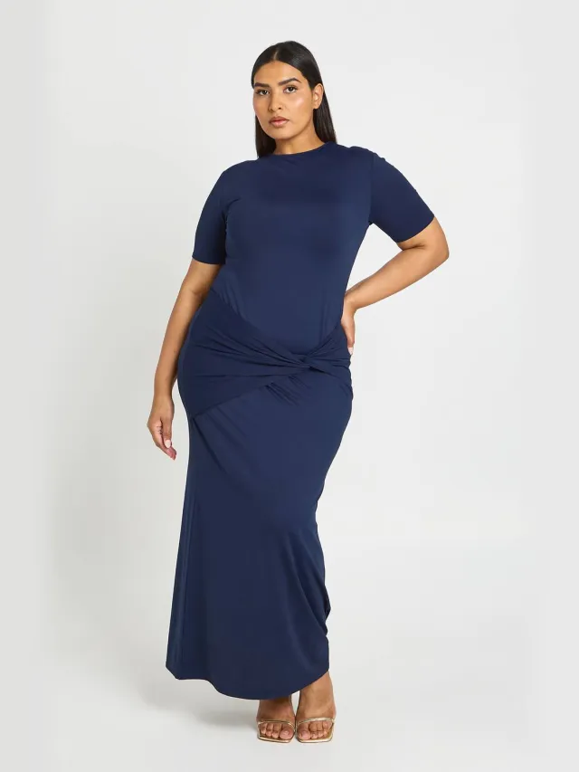 boohoo Dames Plus Super Zachte Maxi Jurk Met Knoopdetail In De Taille En Korte Mouwen Marineblauw