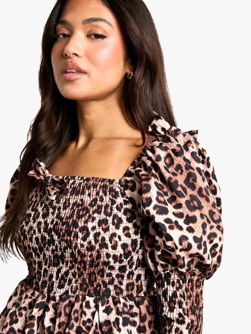 boohoo Dames Petite Shirred Luipaard Shirred Laagjes Ruches Skaterjurk dierenprint, foto 4