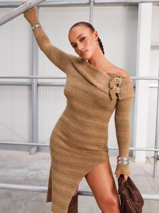 boohoo Dames Plus Bardot Buckle Gebreide Jurk Steen