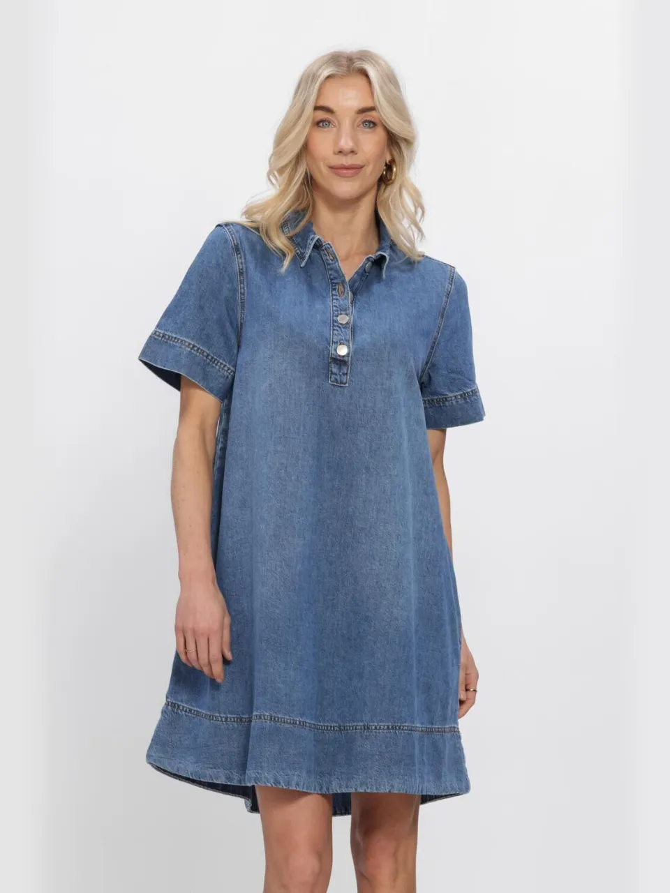 MSCH Copenhagen Knie-lange denimjurk met drukknoopsluiting model 'Turo Alena', foto 3