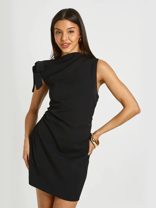 boohoo Dames Getailleerde Asymmetrische Shift Jurk Met Strikdetail Op Schouder Zwart
