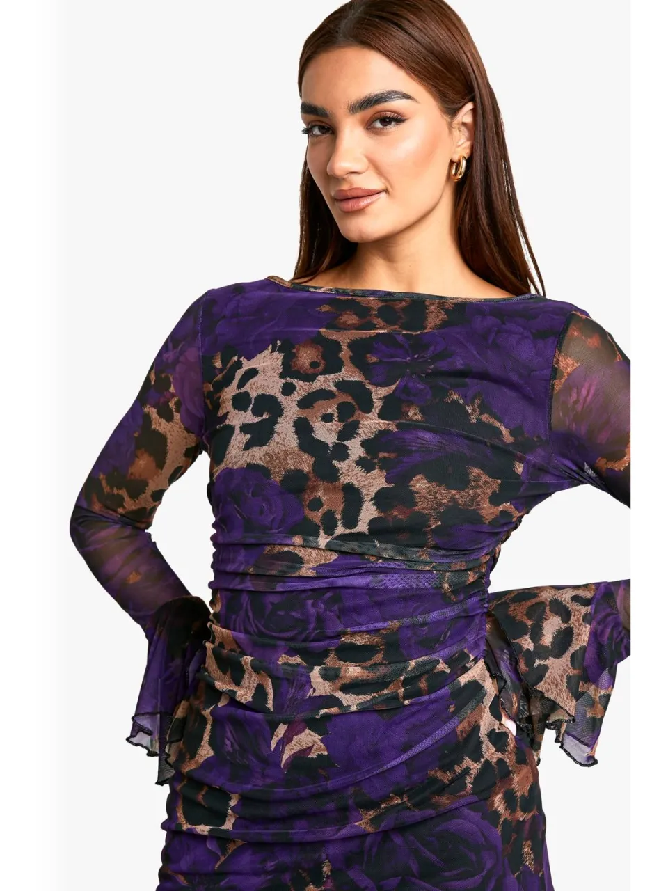 boohoo Dames Slash Neck Mixed Luipaardprint Mini-Jurk met Wijd Elopende Mouwen bruin, foto 4