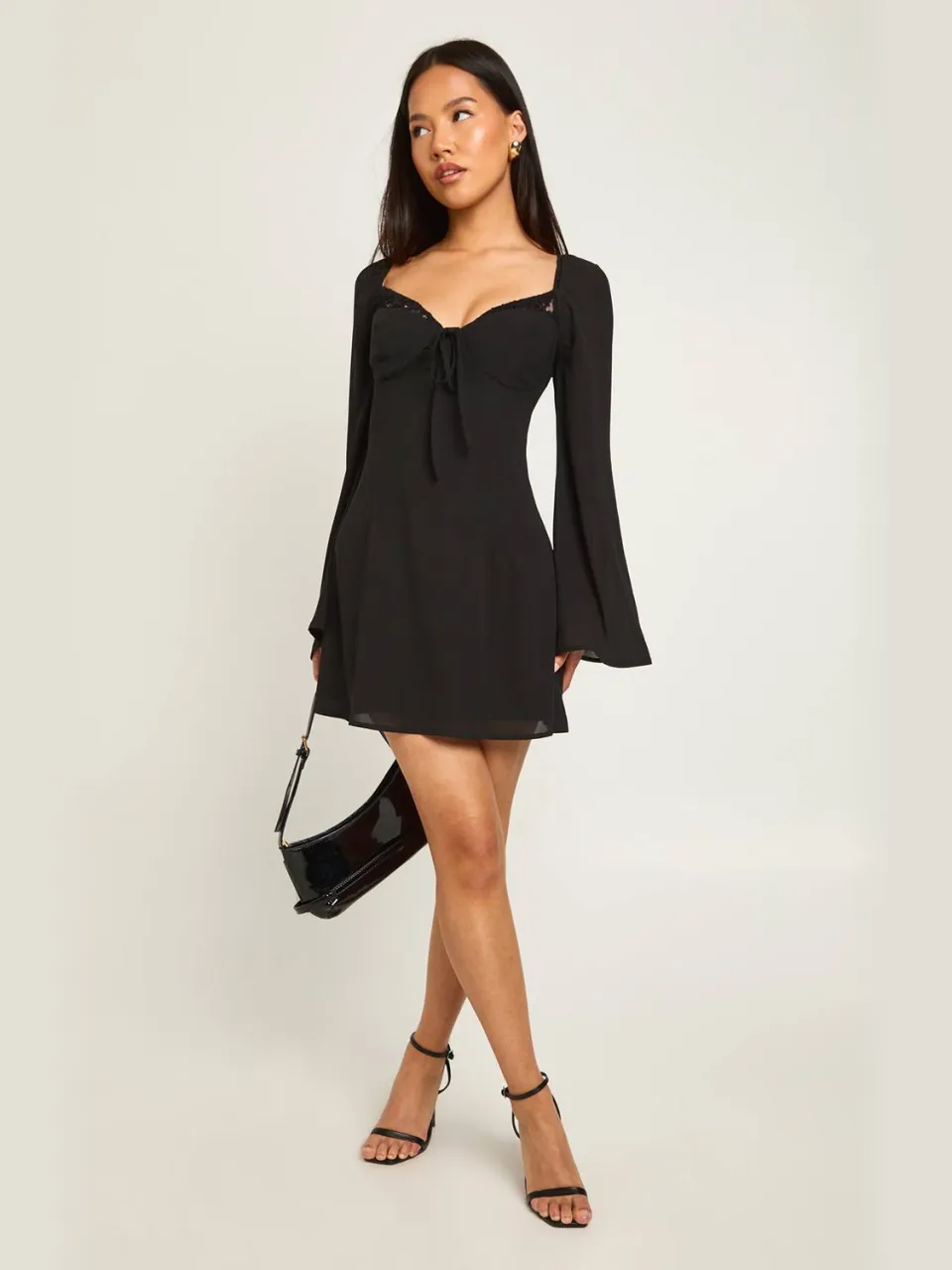 boohoo Dames Petite jurk met kanten cupdetail in melkmeisjestijl zwart, foto 3