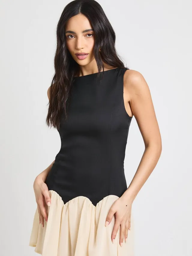 boohoo Dames Contrasterende Mini-jurk Met Verlaagde Zoom Zwart