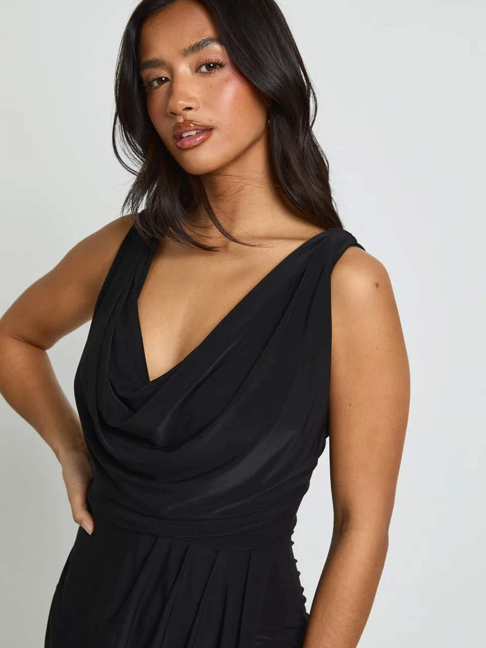 boohoo Dames Petite Slinky Geplooide Wikkel Maxi Jurk zwart, foto 3