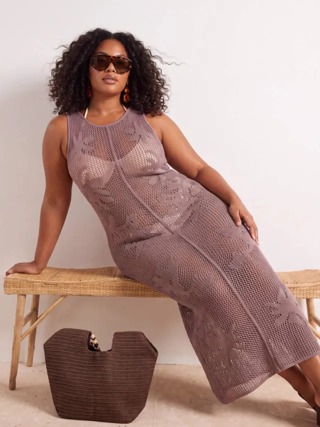 Trendyol Curve Dames Beige Bloemen Midi Mouwloos Bodycon Grote maten Jurk Taupe