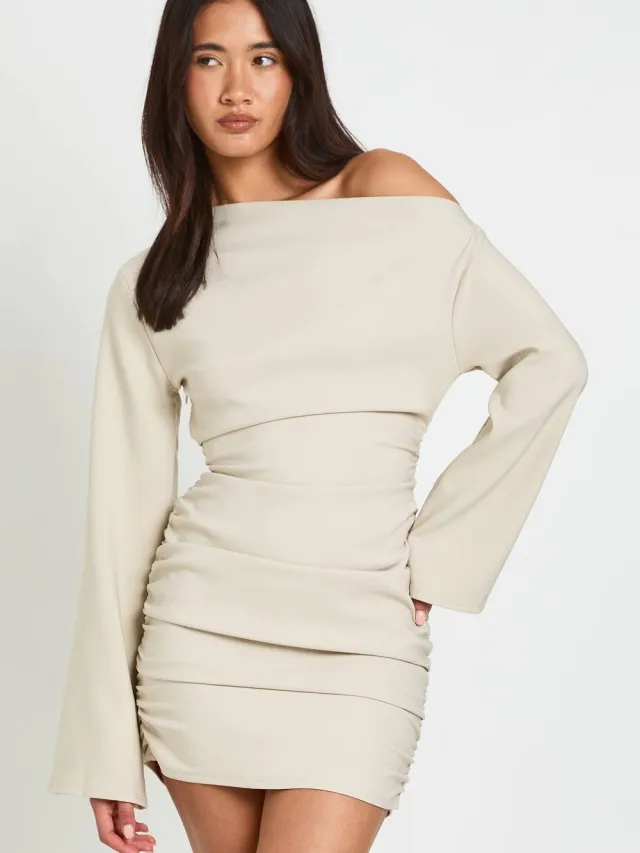 boohoo Dames Mini Jurk Met Wijd Uitlopende Mouwen, Off-shoulder En Plooien Steen