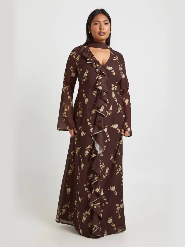 boohoo Dames Plus Maxi Jurk Met Ruches Aan De Voorkant, Naaddetail En Sjaalkraag Chocoladebruin