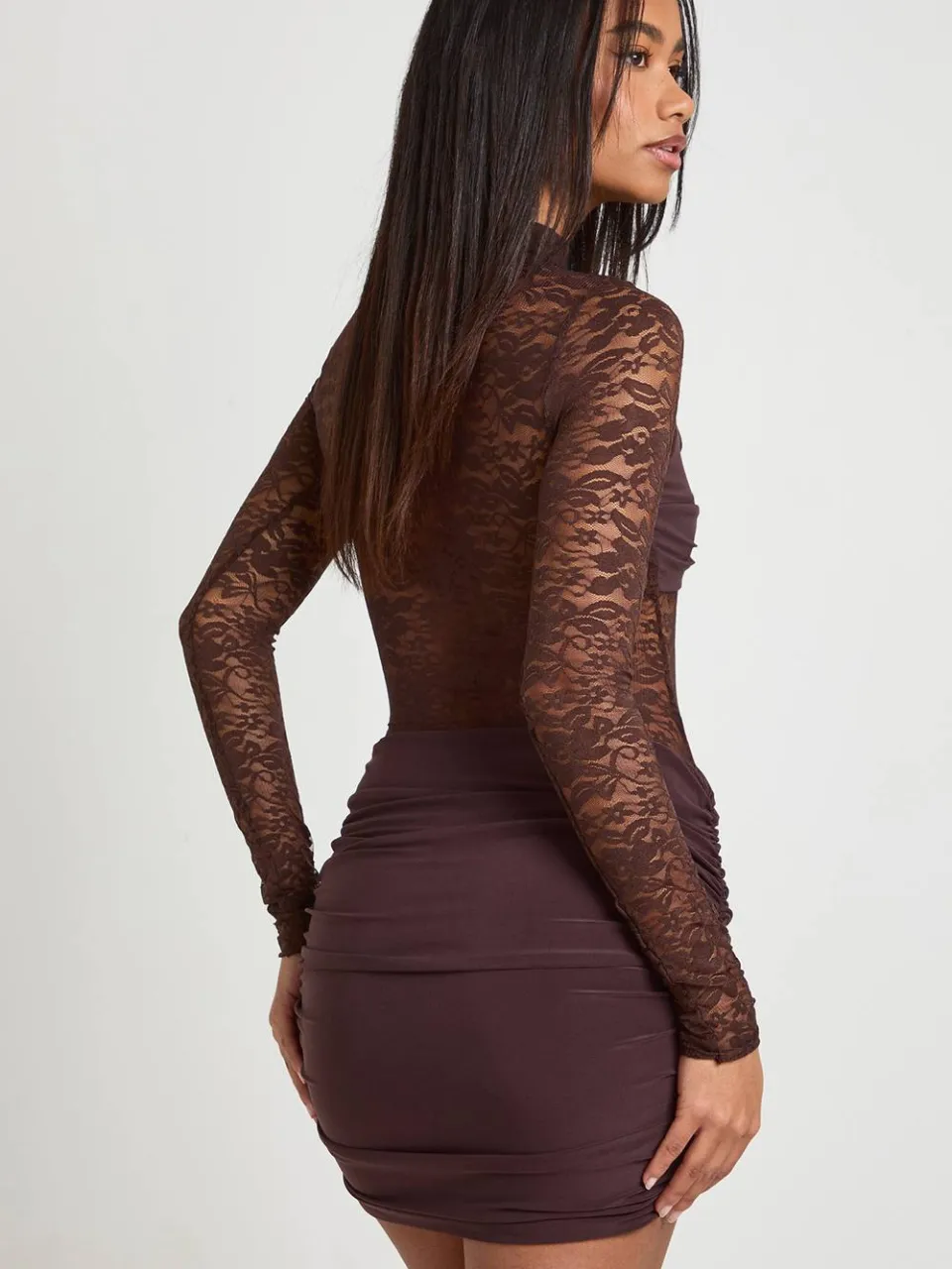 boohoo Dames Kanten En Glanzende Mini-jurk Met Gedraaid Voorpand chocoladebruin, foto 3