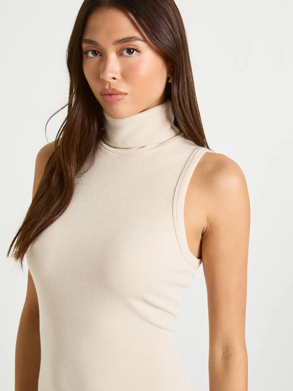 boohoo Dames Geribde mouwloze maxi jurk met hoge hals beige, foto 4