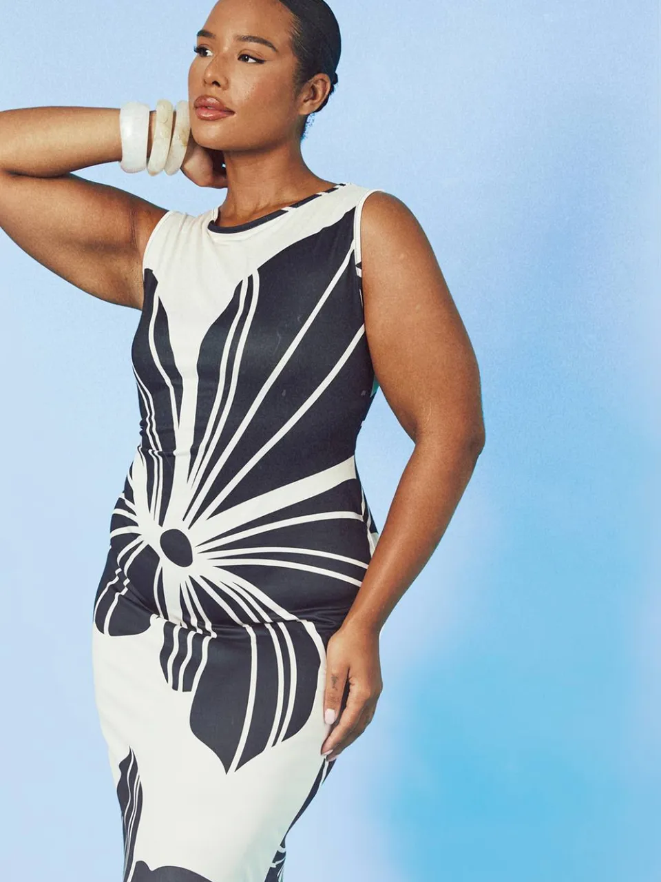 boohoo Dames Plus Grote Bloemenprint Jurk Met Slash Hals Maxi Lengte ivoor, foto 4