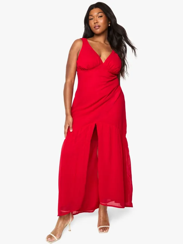 boohoo Dames Plus Chiffon Underbust Godet Maxi Jurk Rood