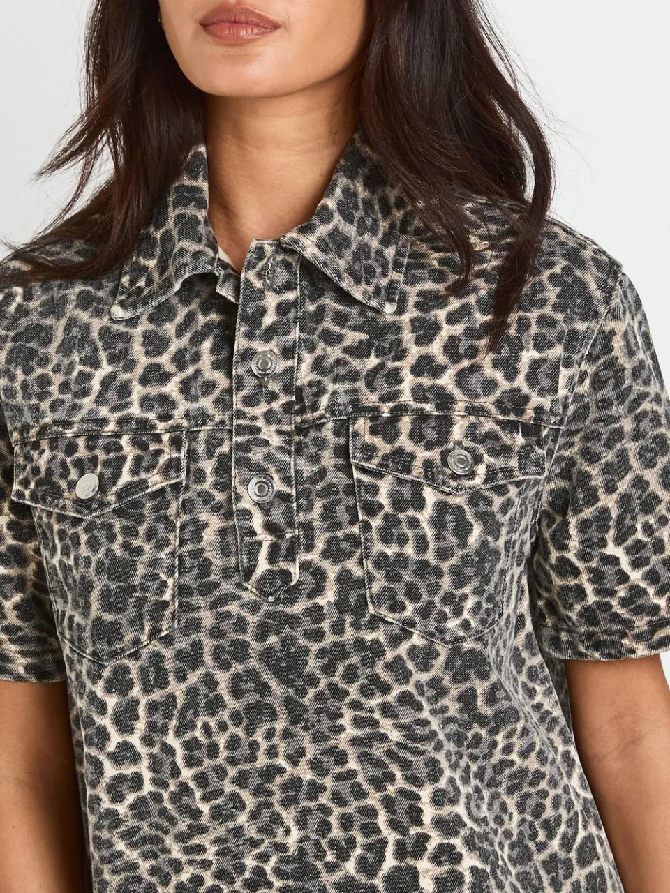 boohoo Dames Denim Jurk Met Luipaardprint En Korte Mouwen, foto 4