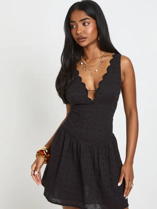 boohoo Dames Broderie Mini Jurk Met Geschulpte Halslijn En Corset Zwart