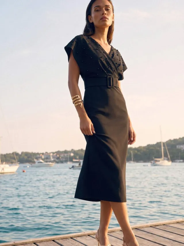 Trendyol TRENDYOLMİLLA Dames Zwart Effen Midi Mouwloos Bodycon Jurken
