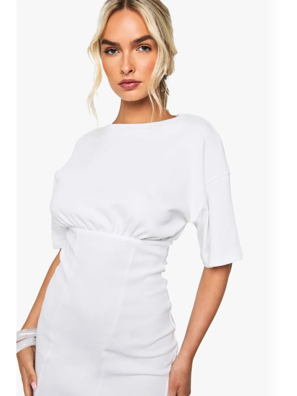 boohoo Dames Geribbelde gerufelde T-shirt jurk wit, foto 3