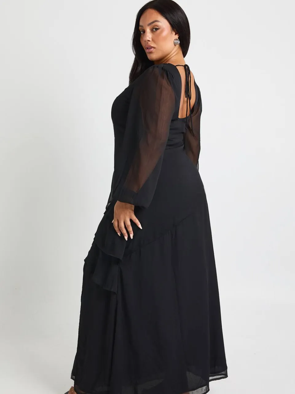 boohoo Dames Plus Chiffon Ruche Maxi-jurk zwart, foto 2