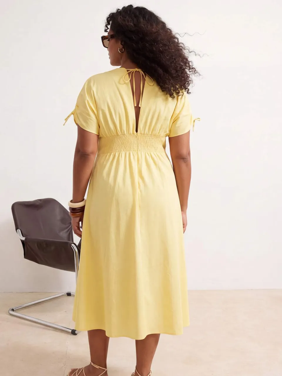 Trendyol Curve Dames Geel Effen Midi Kort Casual Skater Grote maten Jurk, foto 2