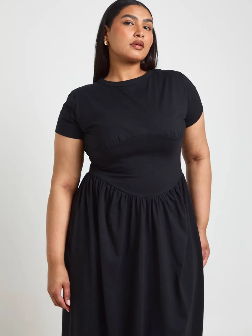 boohoo Dames Plus Katoenen Midi-jurk Met Getailleerde Taille En Korte Mouwen zwart, foto 3
