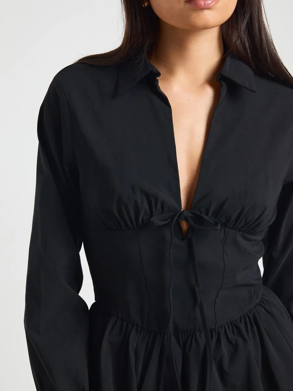 boohoo Dames Bengaline Jurk met Getailleerde Taille en Lange Mouwen in Skater Stijl zwart, foto 4