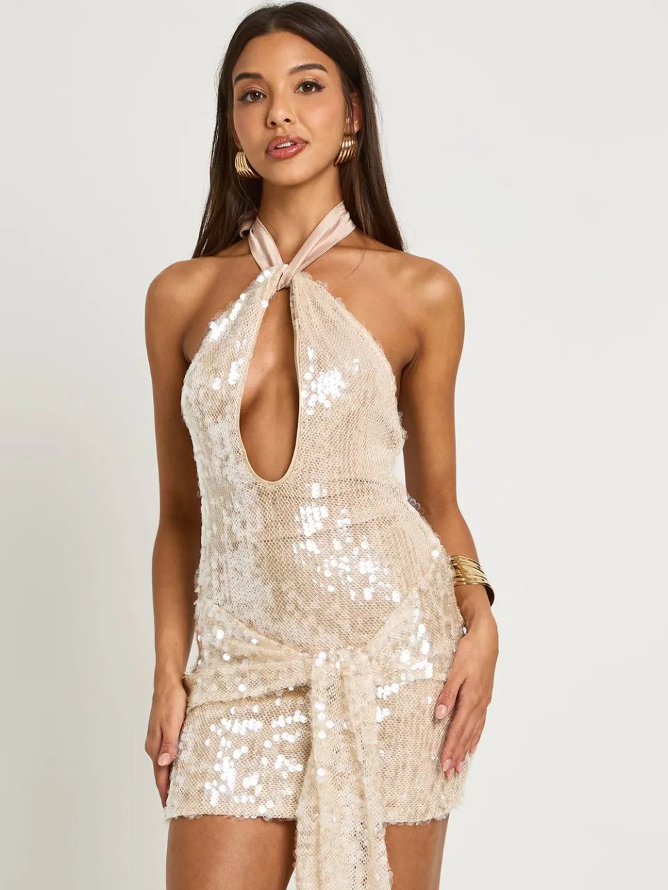 boohoo Dames Halternek pailletten wrap-front mini jurk nude, foto 3
