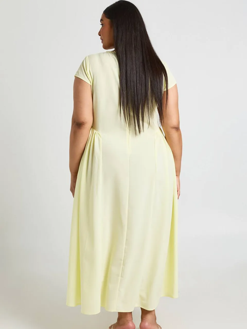boohoo Dames Plus Getextureerde Volumerok Midaxi Jurk citroen, foto 2