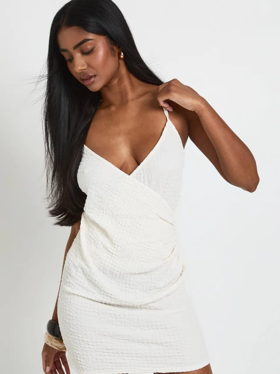 boohoo Dames Gestructureerde Gedrapeerde Wikkel Mini Jurk ivoor, foto 3
