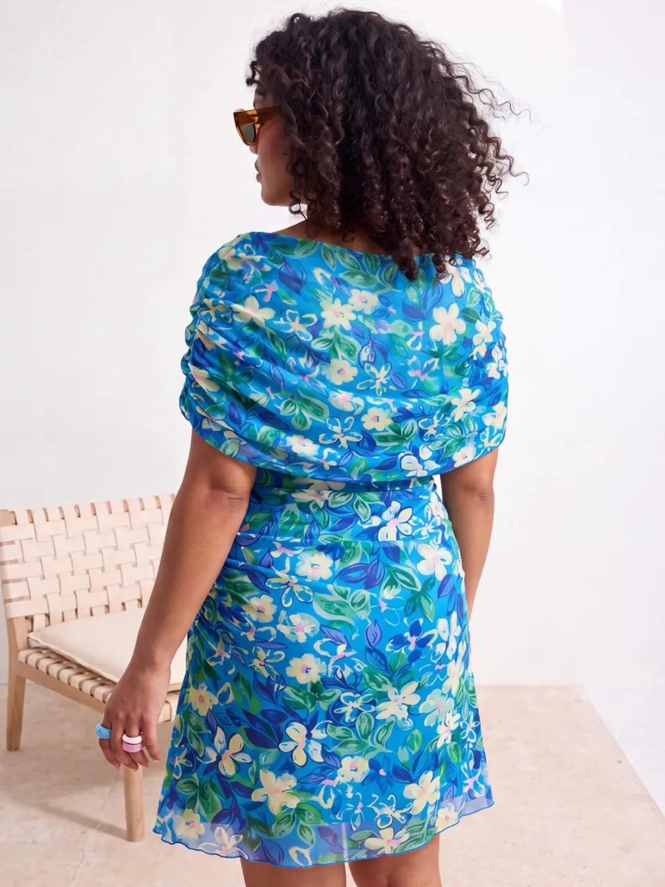 Trendyol Curve Dames Blauw Bloemen Kort / Mini Mouwloos Casual Bodycon Grote maten Jurk, foto 2