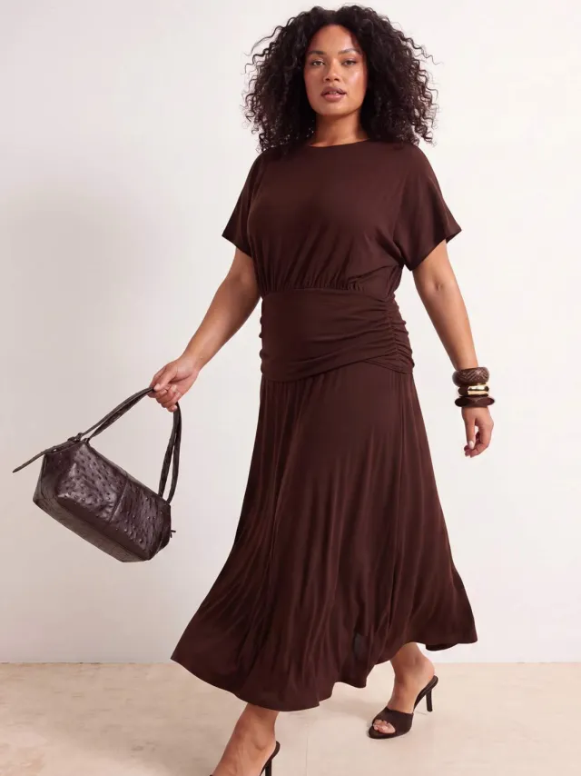 Trendyol Curve Dames Bruin Effen Maxi Kort A-lijn Grote maten Jurk