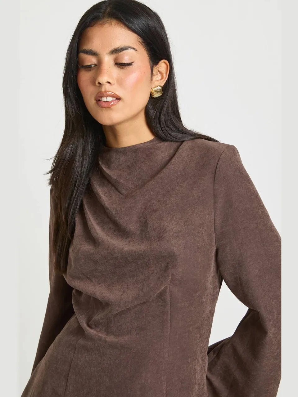 boohoo Dames Gedrapeerde Schouder Lange Mouw Mini Jurk chocoladebruin, foto 4