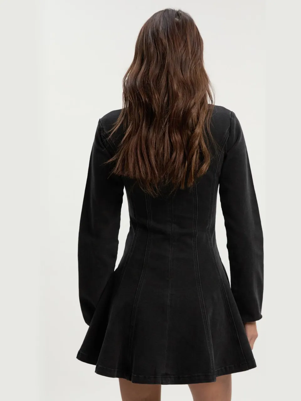 boohoo Dames Denimjurk met lange mouwen en naaddetails, foto 4