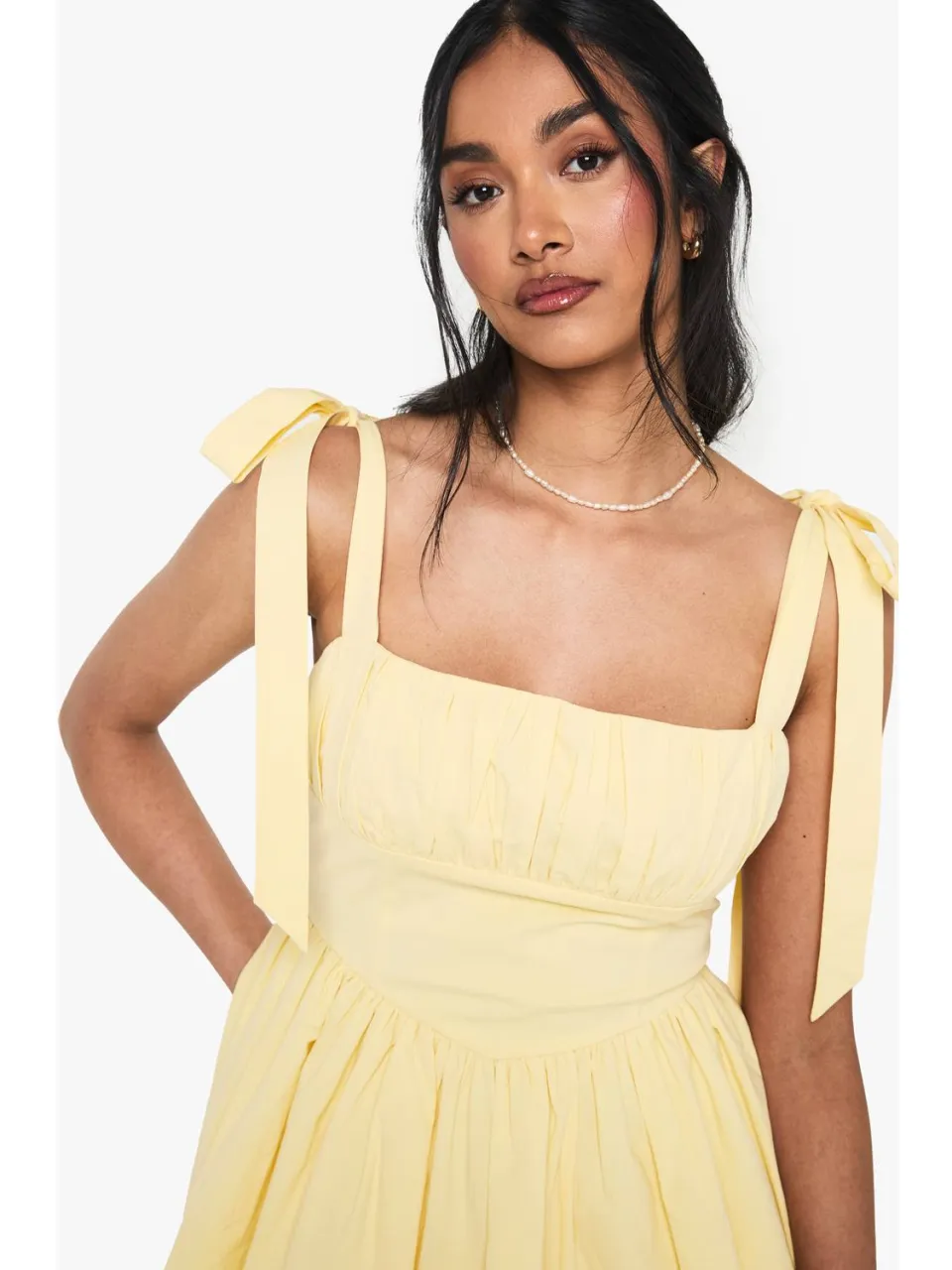 boohoo Dames Cotton gerafelde buste mini jurk met bandjes op de schouders citroen, foto 4