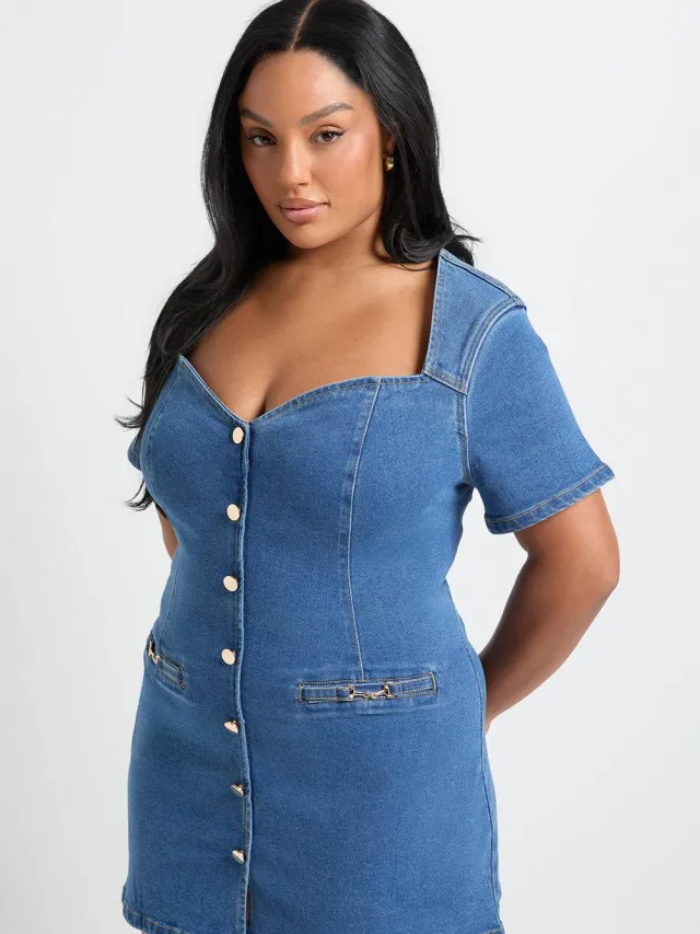 boohoo Dames Plus denim shiftjurk met gouden afwerking en knoopsluiting, foto 3