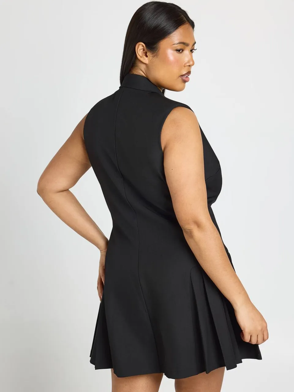 boohoo Dames Plus Getailleerde Geplooide Skater Mouwloze Blazer Jurk zwart, foto 2
