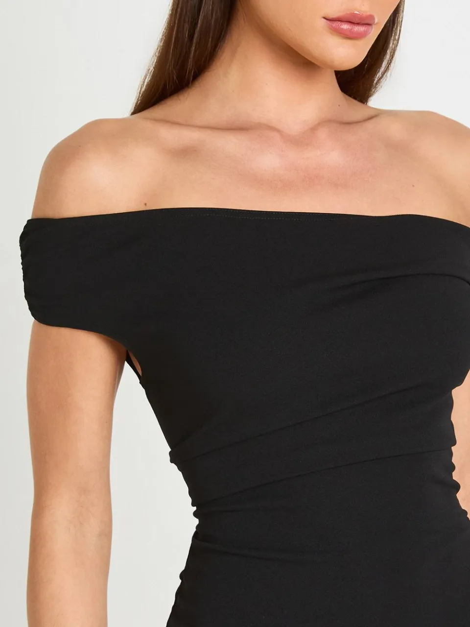boohoo Dames Jersey Crêpe Bardot Mini Jurk Met Geplooid Middel zwart, foto 4