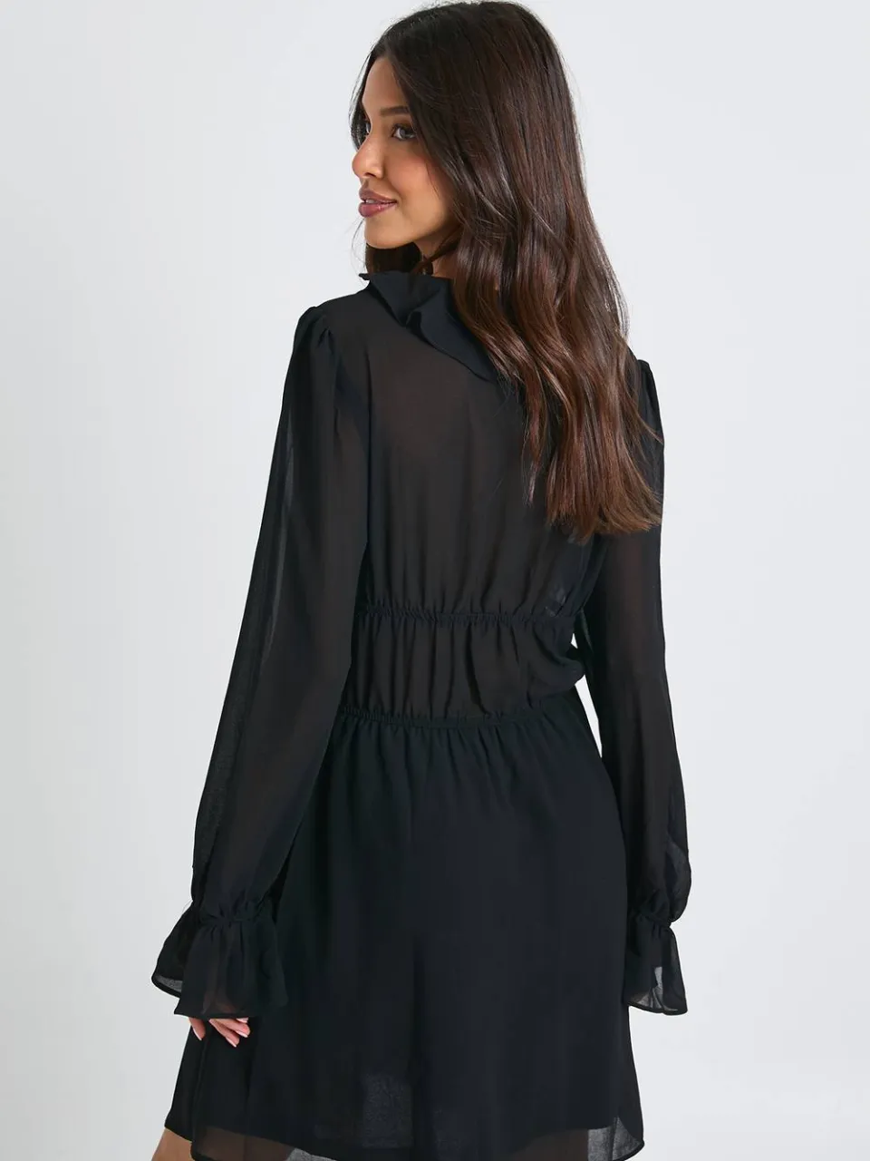 boohoo Dames Mini-jurk met lange mouwen, geruched met franje-detail zwart, foto 3