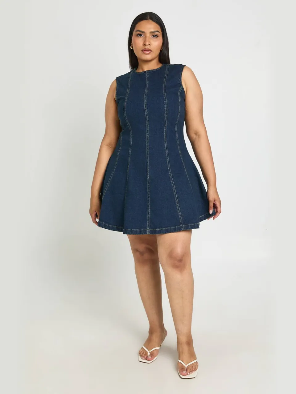 boohoo Dames Plus Mouwloze Denim Mini-jurk Met Naaddetails Donker Indigo