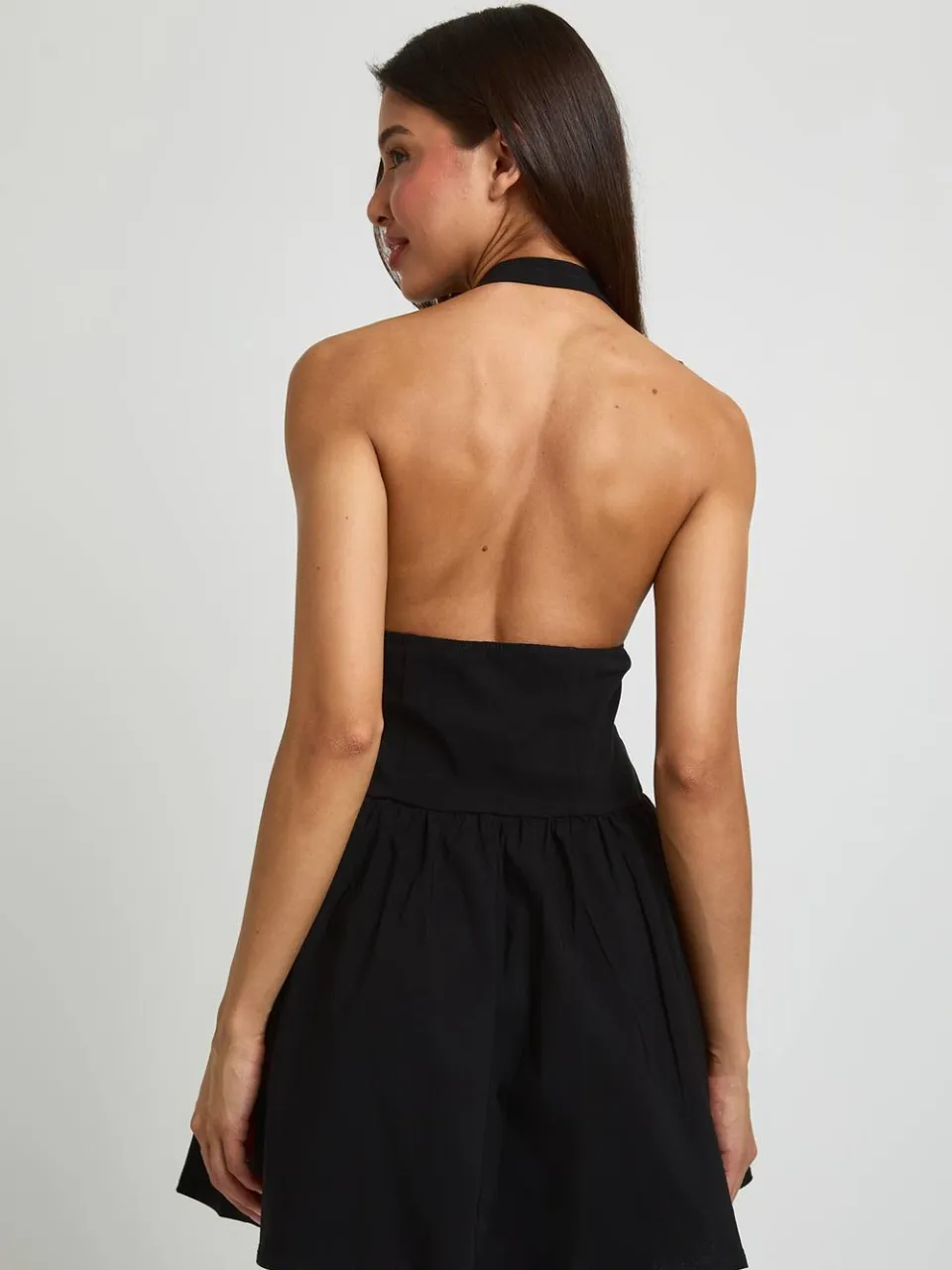 boohoo Dames Bengaline Halter Neck Skater Jurk Met Diepe V-hals zwart, foto 3