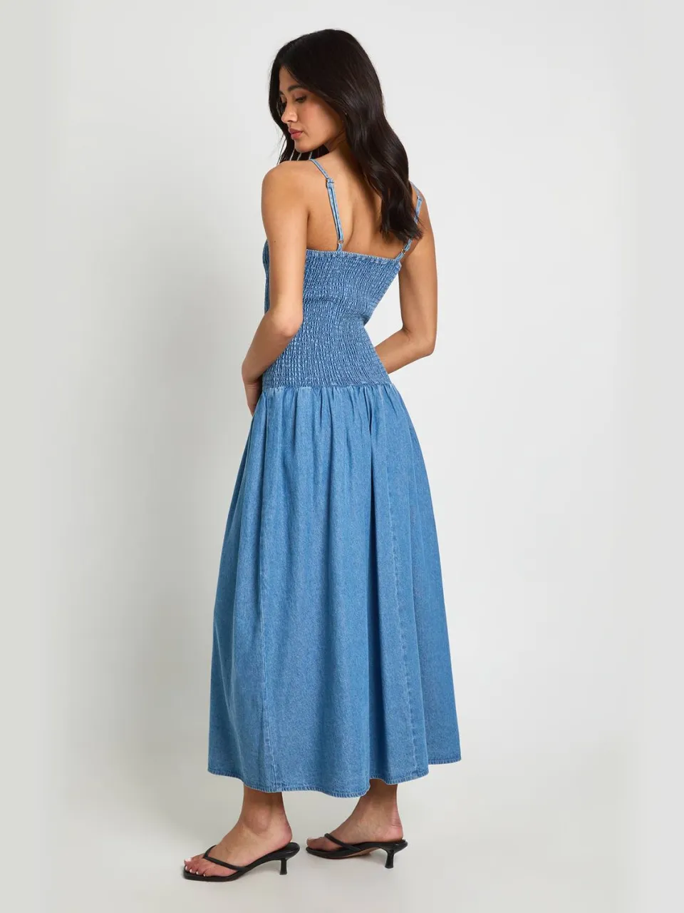 boohoo Dames Chambray Gerimpelde Midaxi Skater Jurk medium gebleekt, foto 2