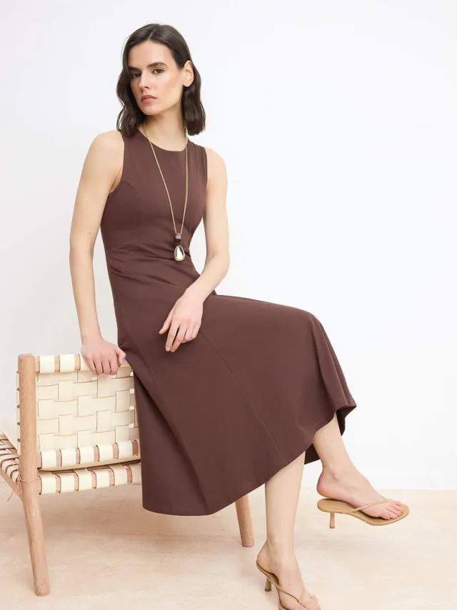 Trendyol TRENDYOLMİLLA Dames Bruin Effen Midi Mouwloos Casual Skater Jurken