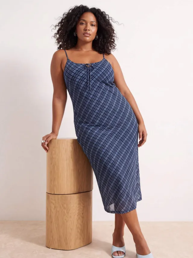 Trendyol Curve Dames Blauw Geruit Midi Mouwloos Casual A-lijn Grote maten Jurk, foto 2
