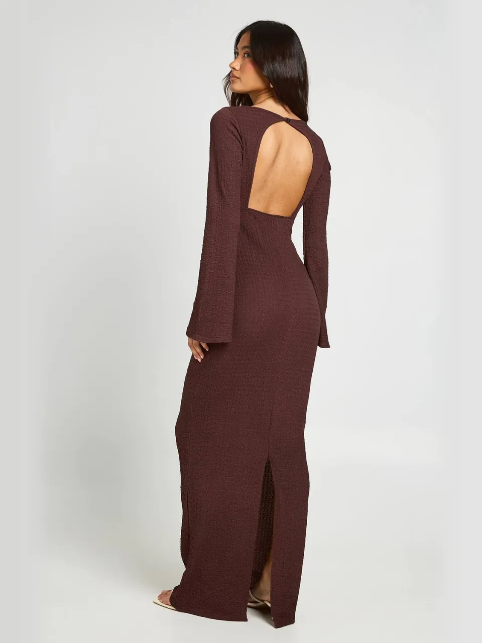boohoo Dames Gestructureerde Maxi-jurk Met Open Rug En Uitlopende Mouwen chocoladebruin, foto 2