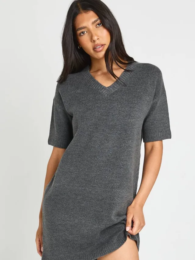 boohoo Dames Lang Gebreid Mini-jurkje Met V-hals En Korte Mouwen Houtskool