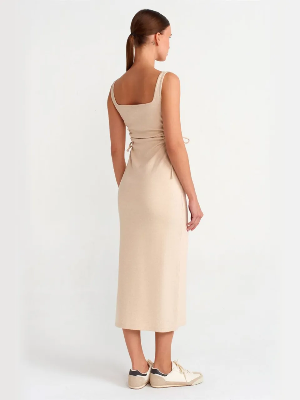 Dilvin Mouwloze Bodycon Midi Jurk Met Uitsnijding beige, foto 2