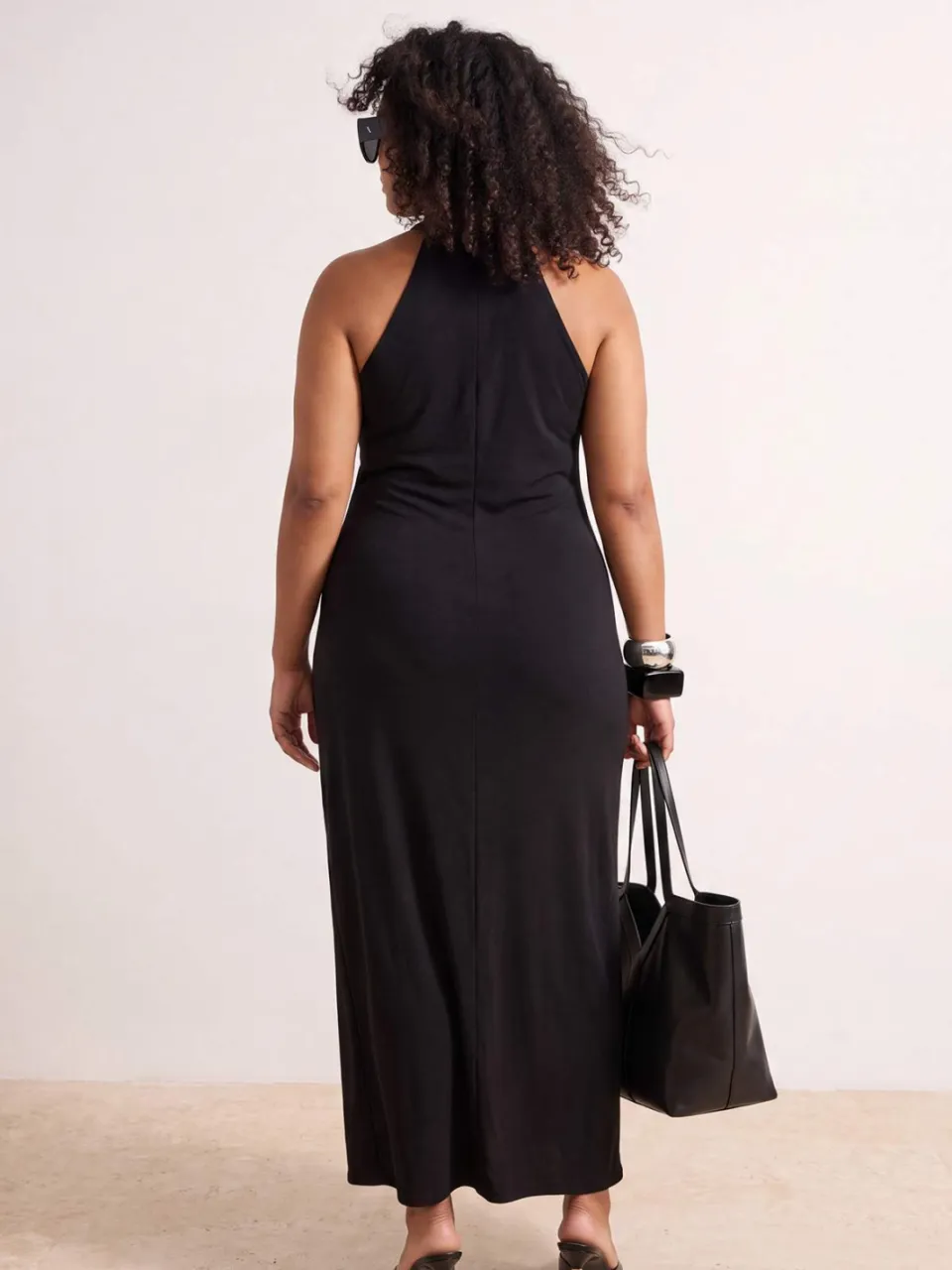 Trendyol Curve Dames Zwart Effen Maxi Mouwloos Casual Bodycon Grote maten Jurk, foto 2