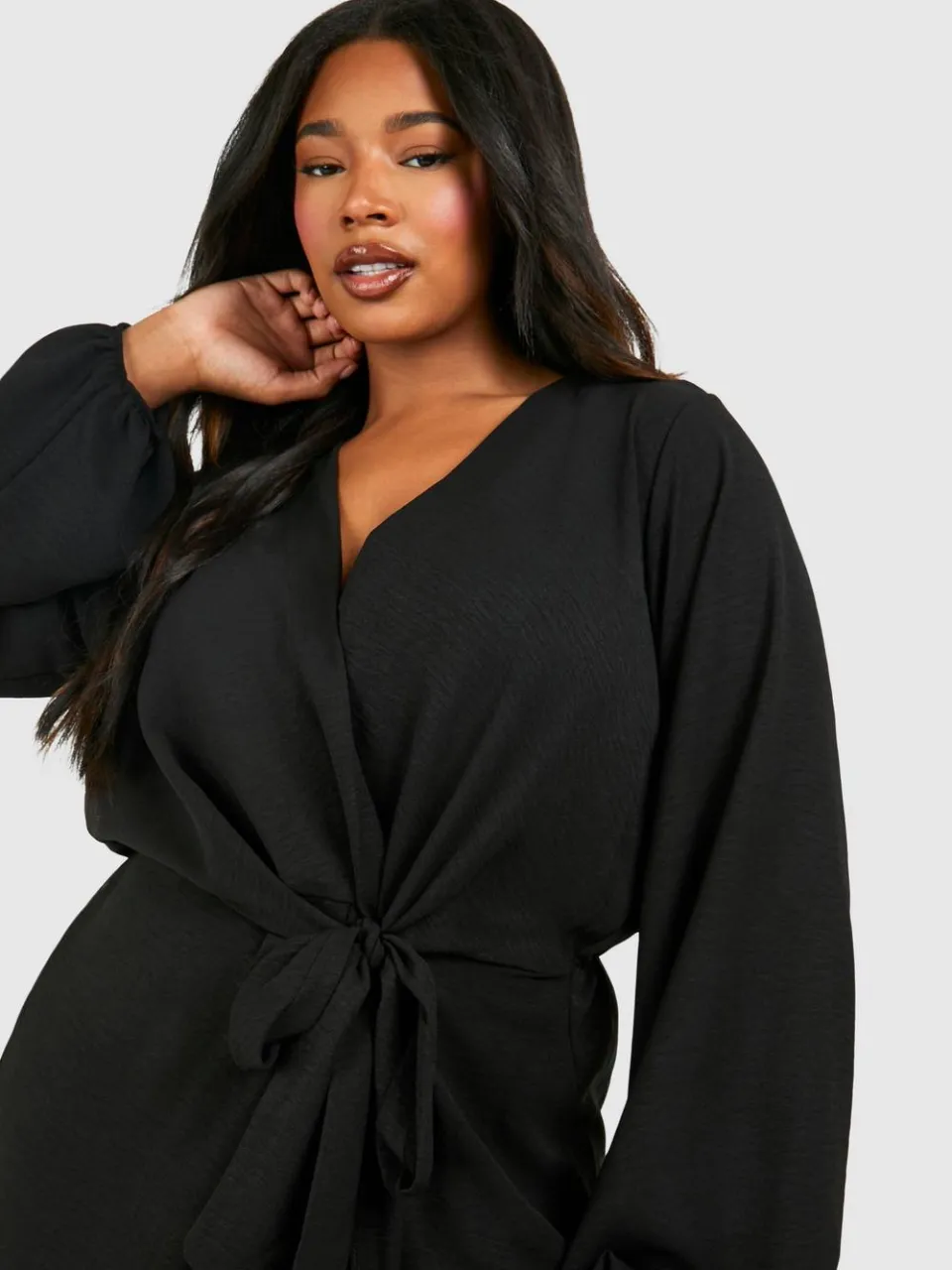 boohoo Dames Plus Gestructureerde Maxi-Jurk met Strikdetail zwart, foto 2